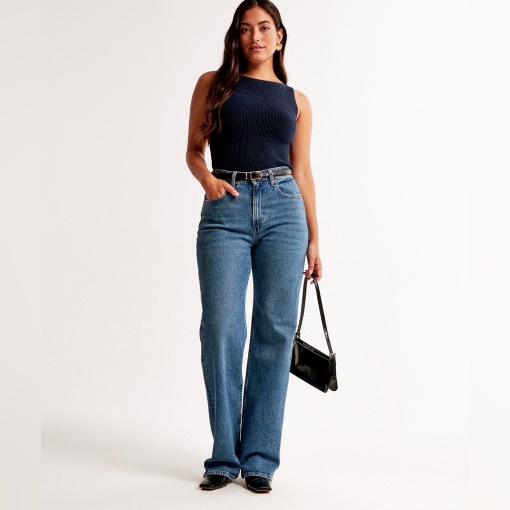 Abercrombie - Curve Love High Rise 90s Relaxed Jean